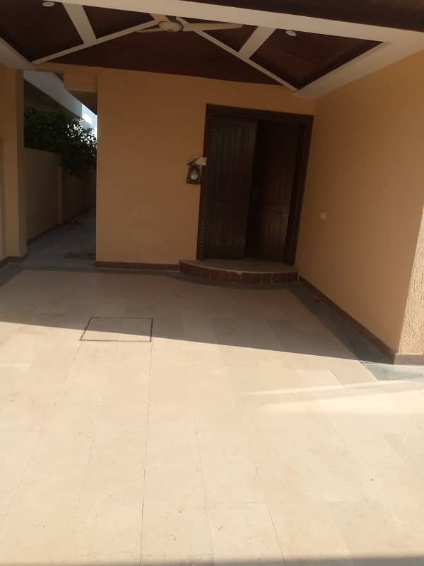 10 Marla Single Unit House, 4 Bed Room With Attached Bath, Drawing Dinning, Kitchen, T. V Lounge Servant Quarter 27