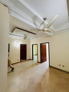 First Floor Flat for sale 
780 SQ FT 2 BEDROOM FLAT FOR SALE MULTI F-17 ISLAMABAD ALL FACILITY AVAILABLE

2 BEDROOM 2 BATHROOM 1 KITCHEN TV LAUNCH ELECTRICITY 0