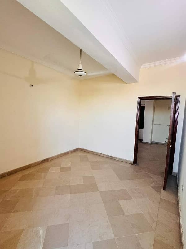 First Floor Flat for sale 
780 SQ FT 2 BEDROOM FLAT FOR SALE MULTI F-17 ISLAMABAD ALL FACILITY AVAILABLE

2 BEDROOM 2 BATHROOM 1 KITCHEN TV LAUNCH ELECTRICITY 2