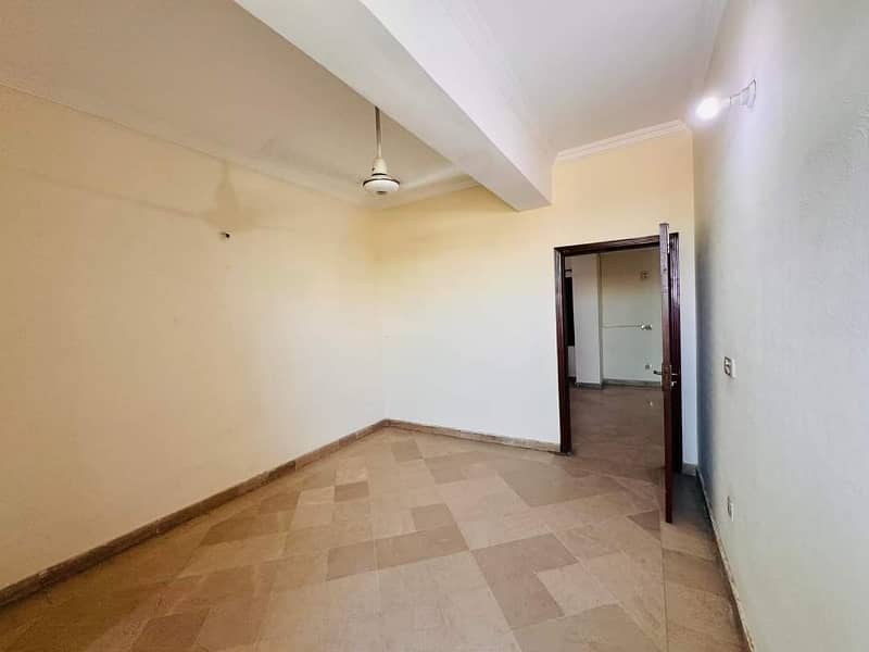 First Floor Flat for sale 
780 SQ FT 2 BEDROOM FLAT FOR SALE MULTI F-17 ISLAMABAD ALL FACILITY AVAILABLE

2 BEDROOM 2 BATHROOM 1 KITCHEN TV LAUNCH ELECTRICITY 4