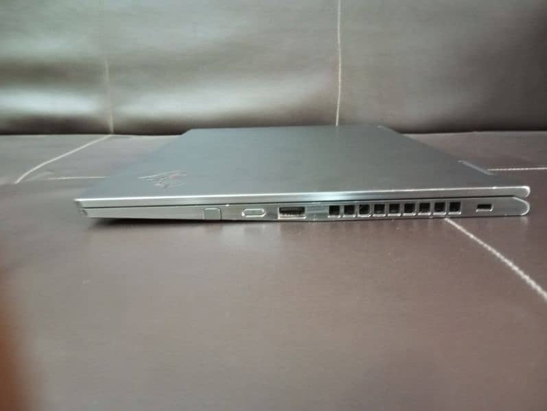 Lenovo Thinkpad X1 yoga core i5 10th gen 2.21GHz, 16 gb ram, 1 tb ssd 4