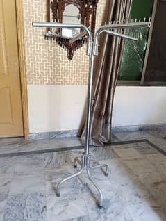 clothes stand 0