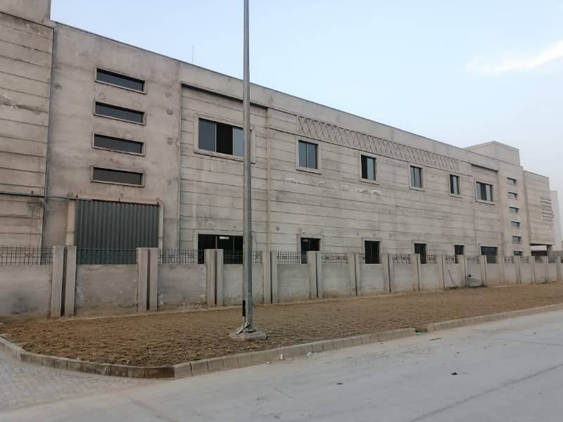 5 KANAL FACTORY AVAILABLE FOR SALE AT HOT LOCATION 3