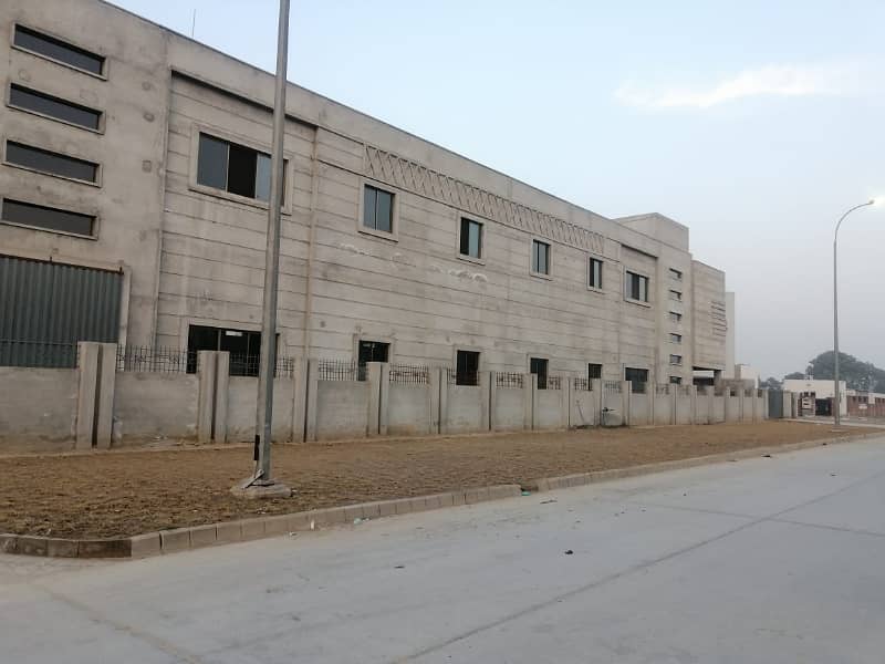 5 KANAL FACTORY AVAILABLE FOR SALE AT HOT LOCATION 7