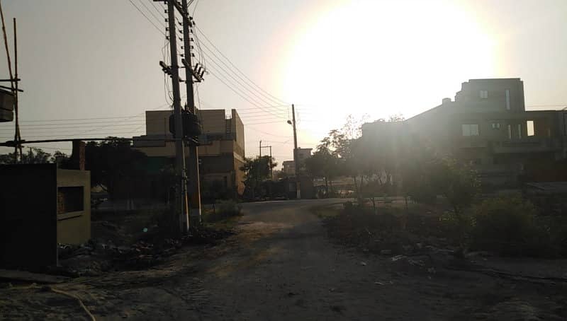 20 Marley Plot for Sale B Block plot. no107;juble. Town Lahore 3