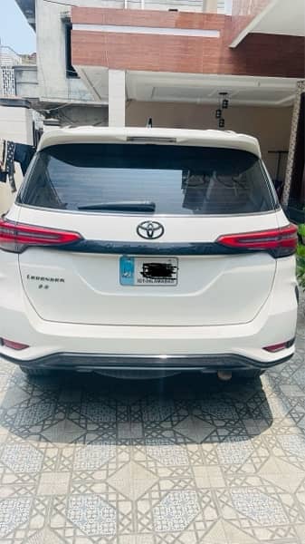 Toyota Fortuner V 2017 1