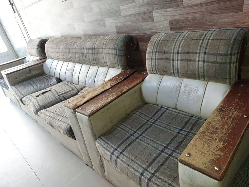 sofa set selling. 0