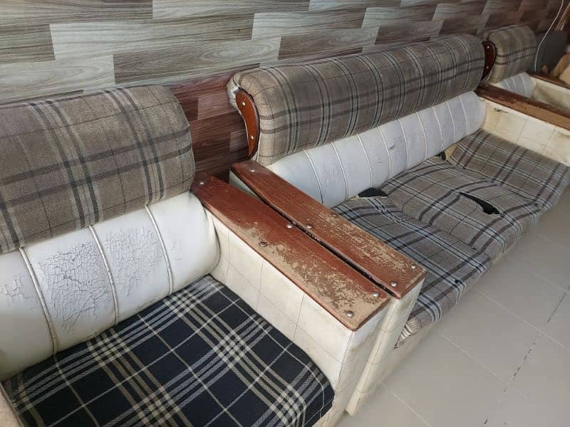 sofa set selling. 3