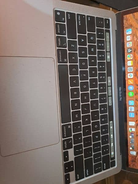 Macbook Pro M2 2022, 8 RAM 250 SSD 3