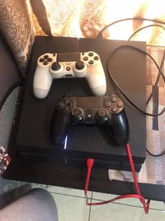 PLAYSTATION 4 500GB WITH 2 JOYSTICK