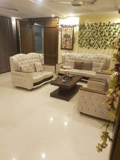 Par Day short time 3 BeD Room apartment Available for rent in Bahria town phase 4 and 6 empire Heights 2 Family apartment