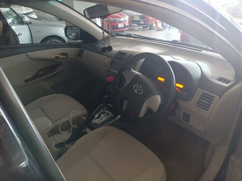 Toyota Corolla Altis 2013 4