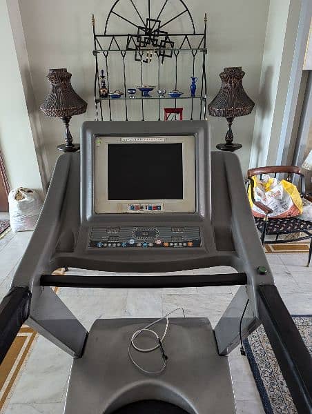 Insidetrack 8200 Treadmill 1