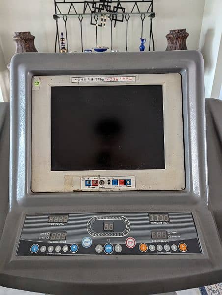 Insidetrack 8200 Treadmill 4