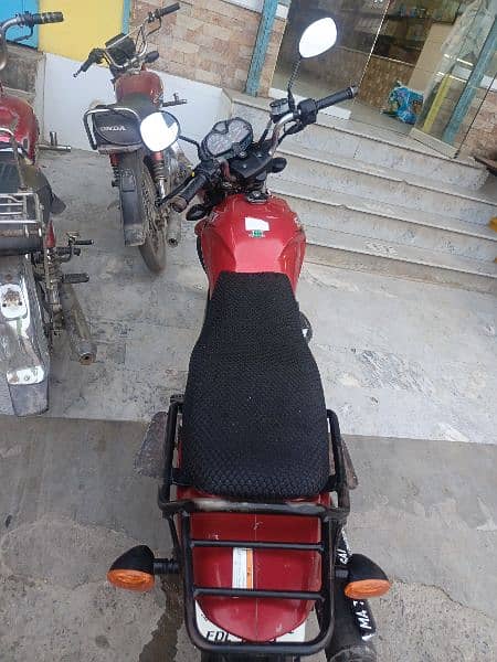 suzuki GR150 comfortable bike 3