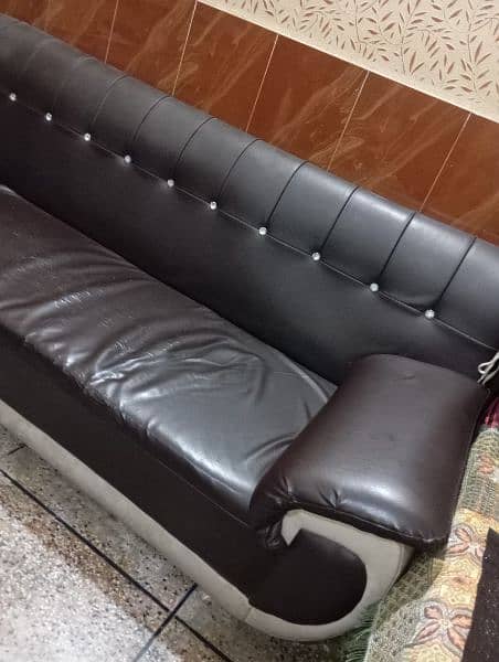 sofa set available in reasonable price 1