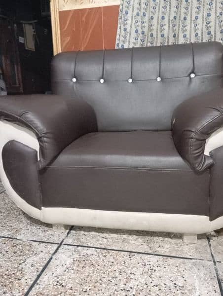 sofa set available in reasonable price 5