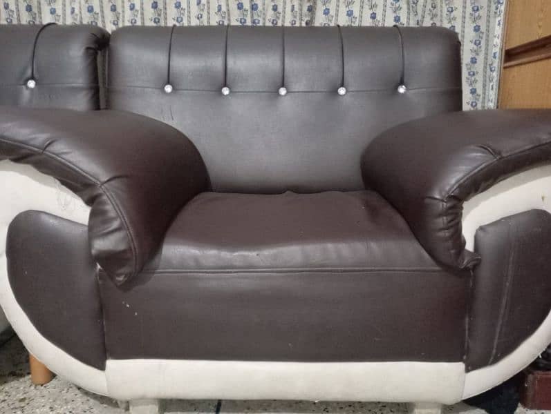 sofa set available in reasonable price 7