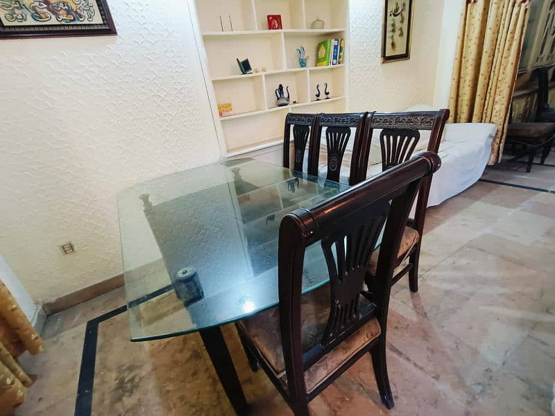 beutiful dining table with 6 chairs 2