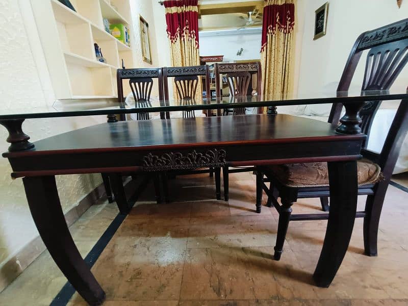 beutiful dining table with 6 chairs 6