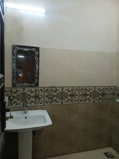 Flat for rent in Johar town for Bachelor (Student + Job holder) near min road and market