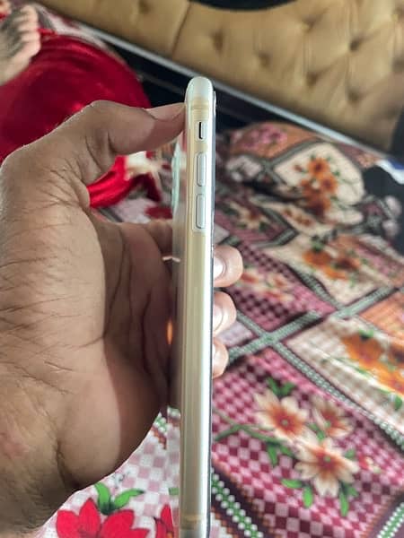 iPhone 11 64GB Dual Sim PTA Approved 1