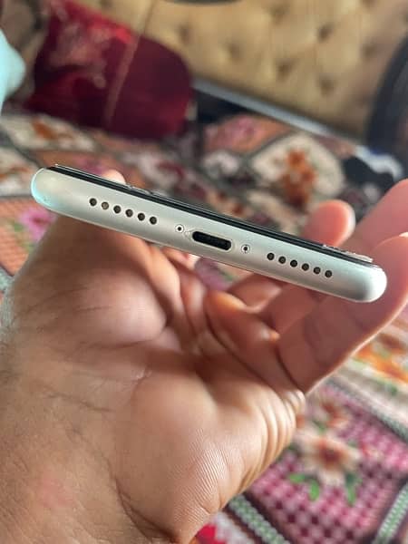 iPhone 11 64GB Dual Sim PTA Approved 7