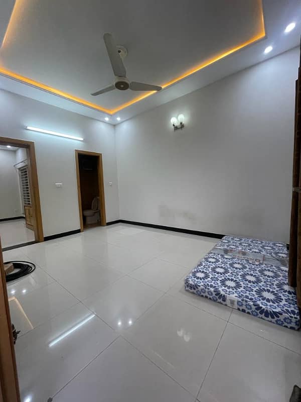 7 Marla Ground Portion for Rent with 2 Bedrooms in G-13, Islamabad 4