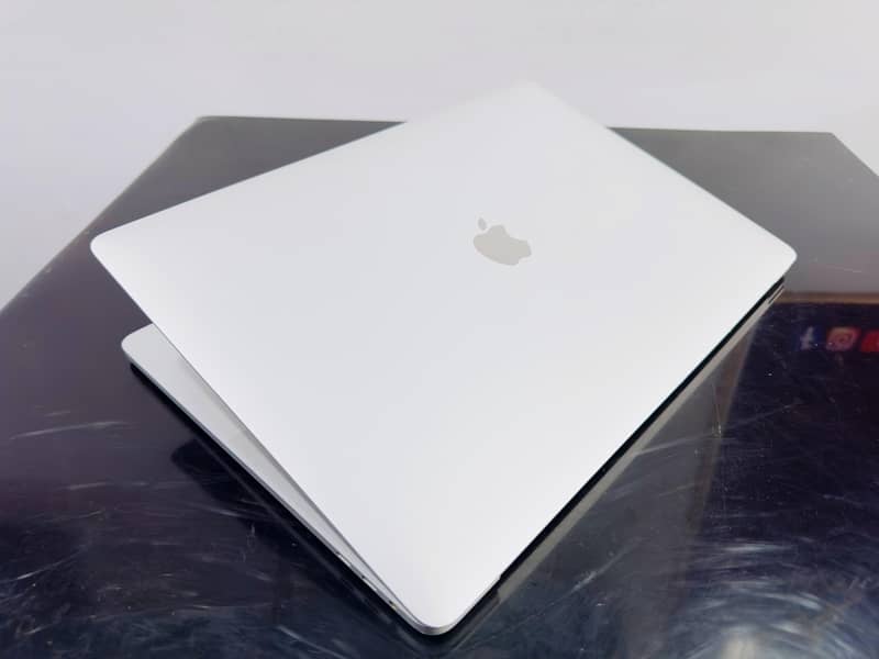 APPLE MACBOOK PRO 2019 CI7 15'' RETINA DISPLAY 6