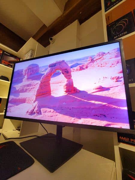 SAMSUNG 32-INCH 4K UHD MONITOR 2