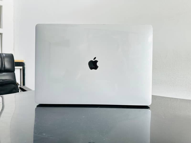 APPLE MACBOOK PRO 2018 CORE I7 15'' RETINA DISPLAY 2