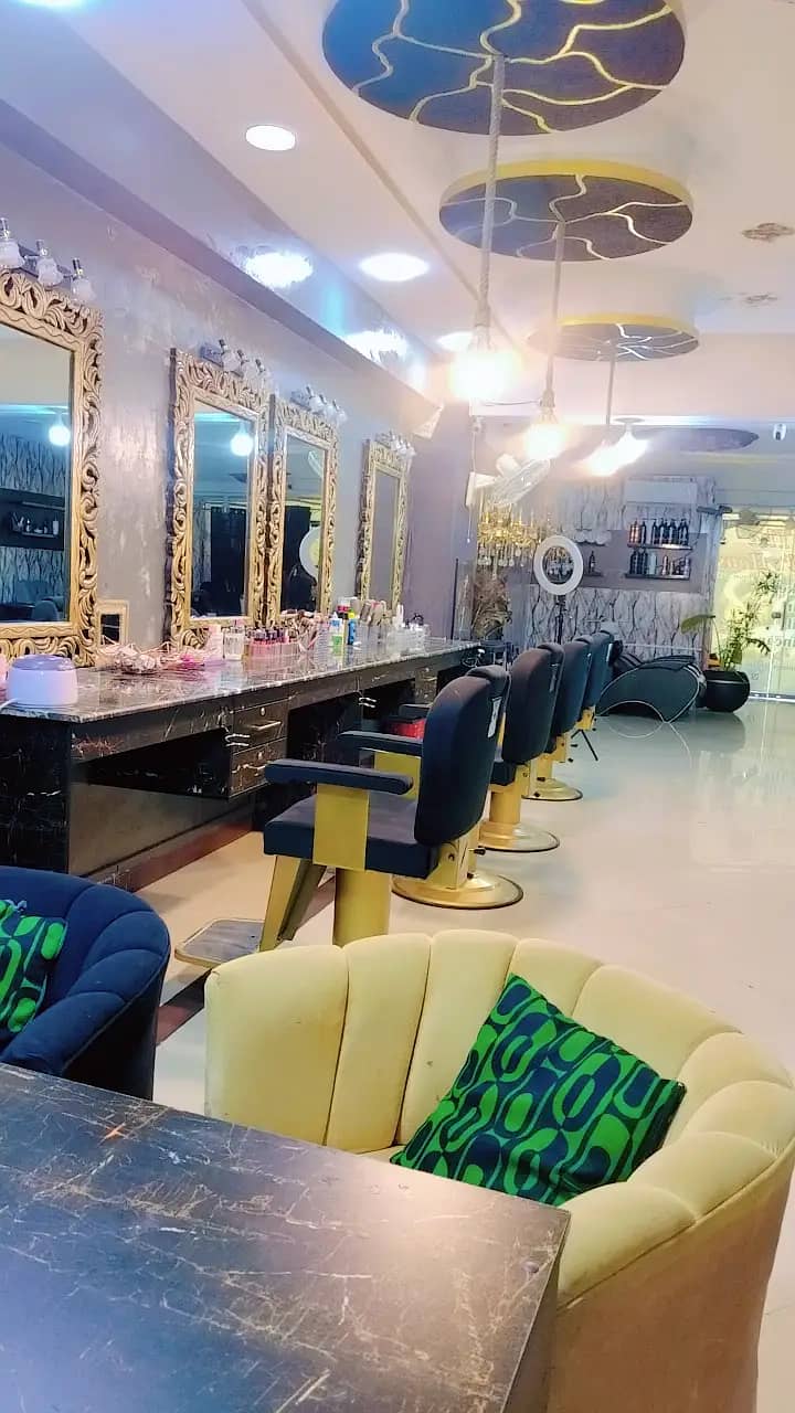 beauty salon for sale/running ladies salon bussiness sale E11/3 Markaz 5