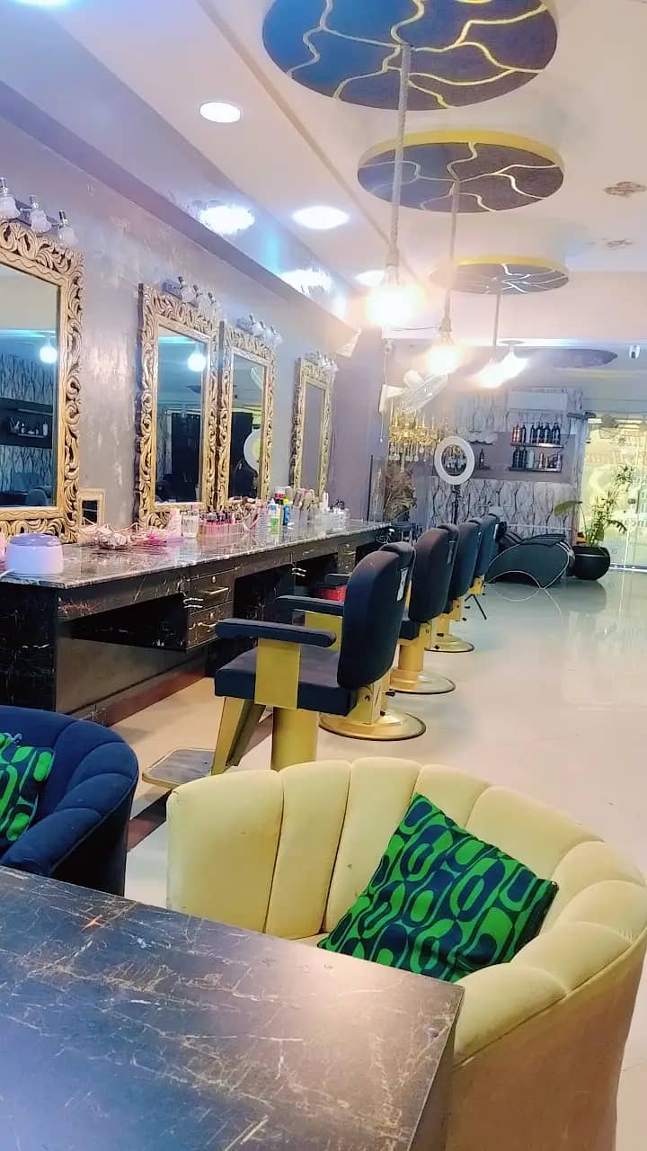 beauty salon for sale/running ladies salon bussiness saleE11/3 Markaz 5