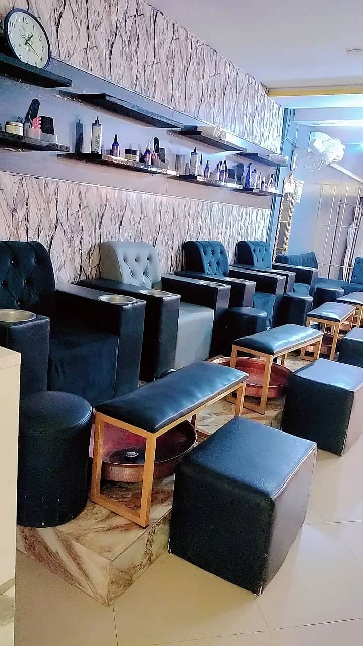 beauty salon for sale/ running ladies salon for saleE11/3 Markaz 5