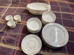 Pyrex dinner set