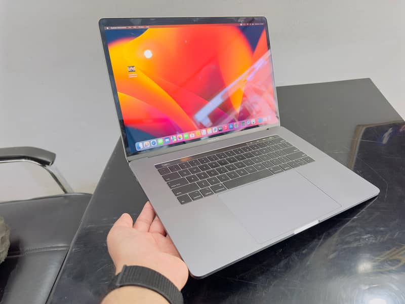 Apple Macbook pro 2018 core i7 2