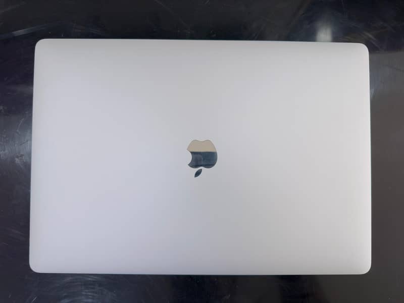 Apple Macbook pro 2018 core i7 3