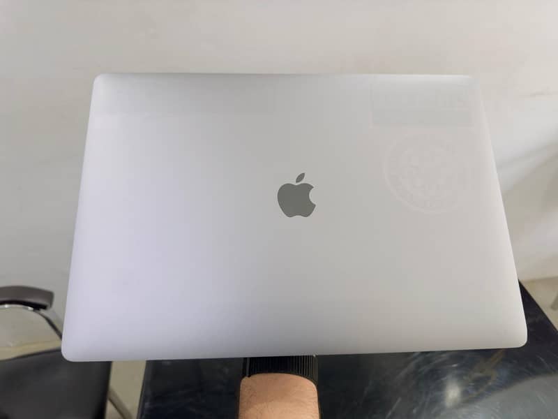 Apple Macbook pro 2018 core i7 5