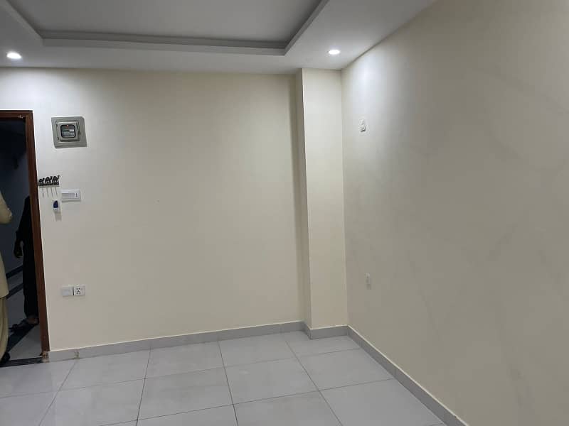 1 BED STUDIO FOR RENT IN GULBERG 4