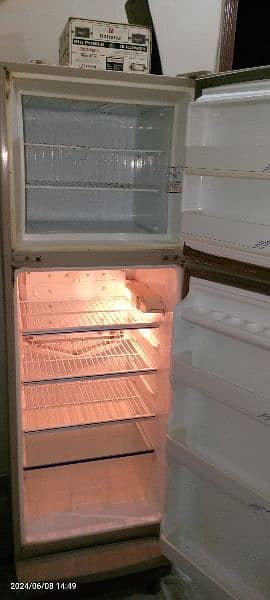 Fridge fo sell 3