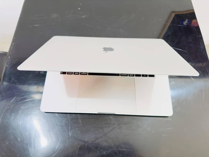 APPLE MACBOOK PRO 2017 15'' CTO MODEL 11