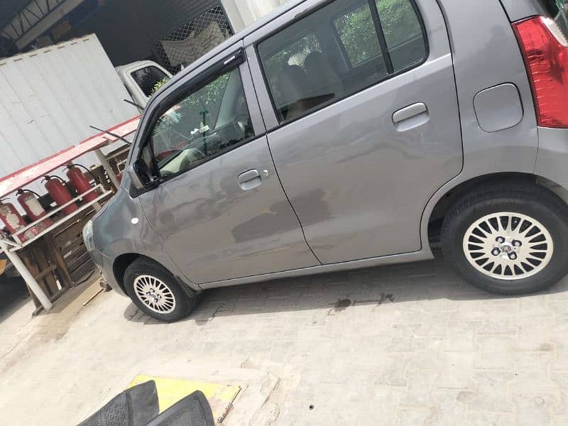 Suzuki Wagon R 2018 4