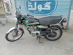 Honda 125 for sale one hand use please interested people contact me
