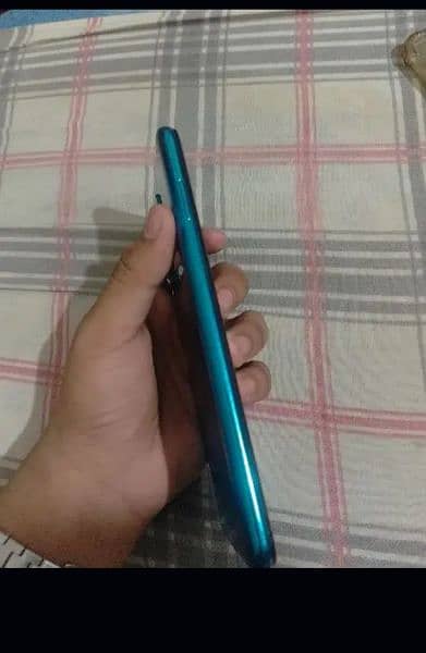 Infinix note 8 6 128 condition 10by10 just fingerprint off 0