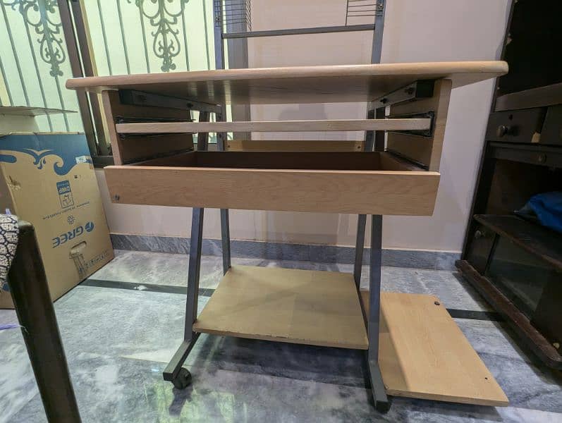 computer or LED table bilkul new condition 2
