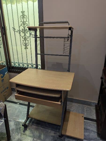 computer or LED table bilkul new condition 4