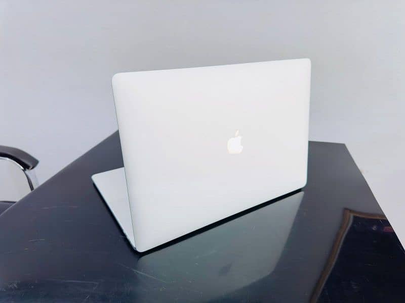 Apple Macbook Pro 2017  i7 1
