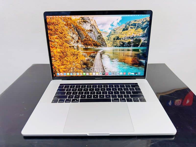 Apple Macbook Pro 2017  i7 2