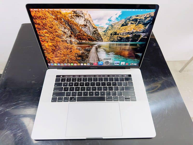 Apple Macbook Pro 2017  i7 8