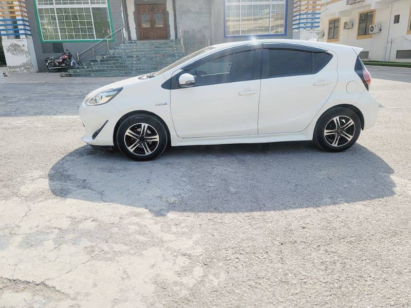 Toyota Aqua 2018 S package 3